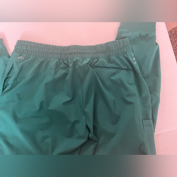 Barco One Scrub Set - Picture 11 of 14